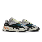 adidas Yeezy Boost 700 Solid Grey – lifestyle foto | Purekickz