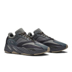 adidas Yeezy Boost 700 Teal Blue – lifestyle foto | Purekickz