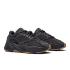 adidas Yeezy Boost 700 Utility Black – lifestyle foto | Purekickz