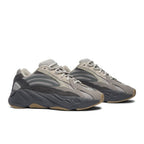 Adidas Yeezy Boost 700 V2 Tephra – lifestyle foto | Purekickz