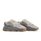 adidas Yeezy Boost 700 V2 Tephra – lifestyle foto | Purekickz