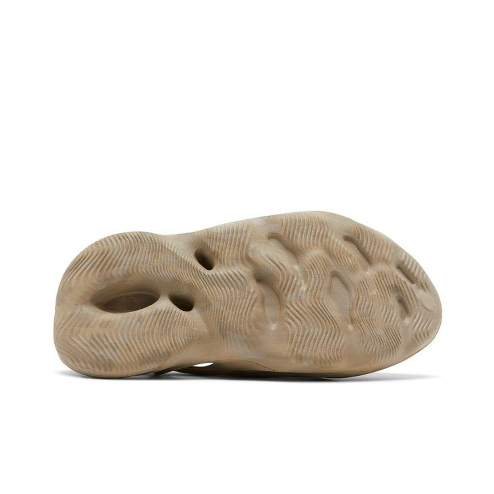 adidas Yeezy Foam RNNR Stone Sage – zadní pohled | Purekickz