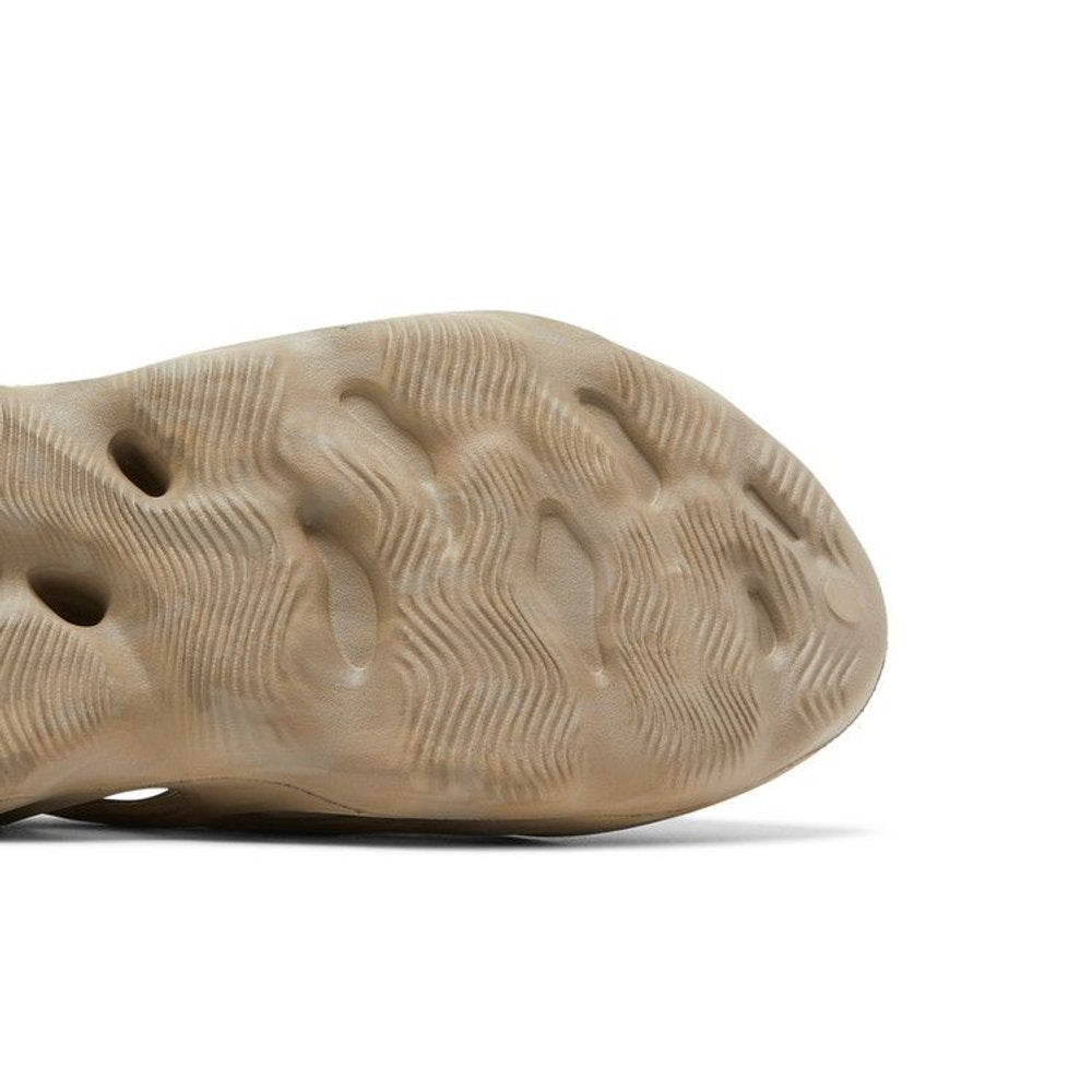 adidas Yeezy Foam RNNR Stone Sage – pohled shora | Purekickz