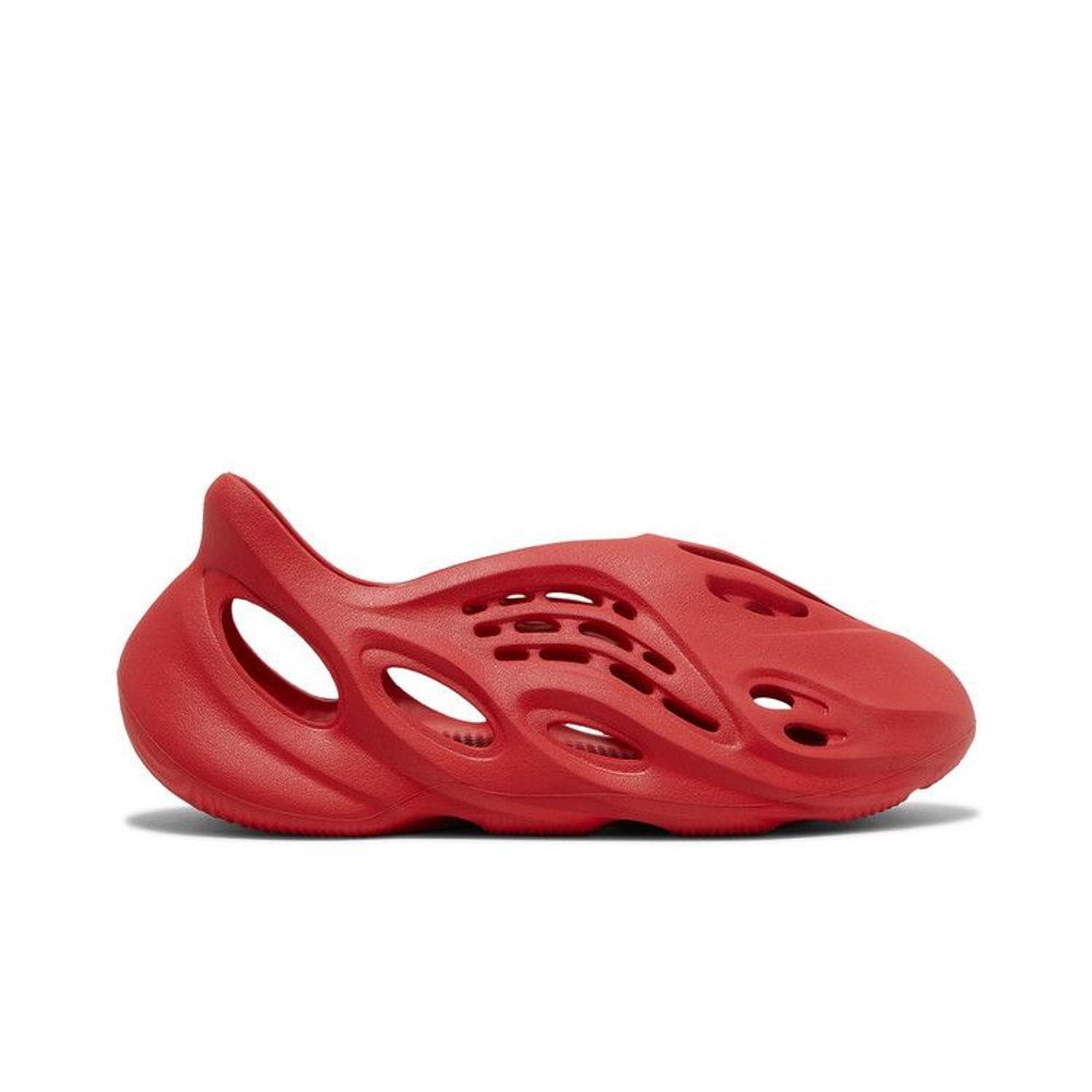 adidas Yeezy Foam RNNR Vermillion – boční pohled | Purekickz