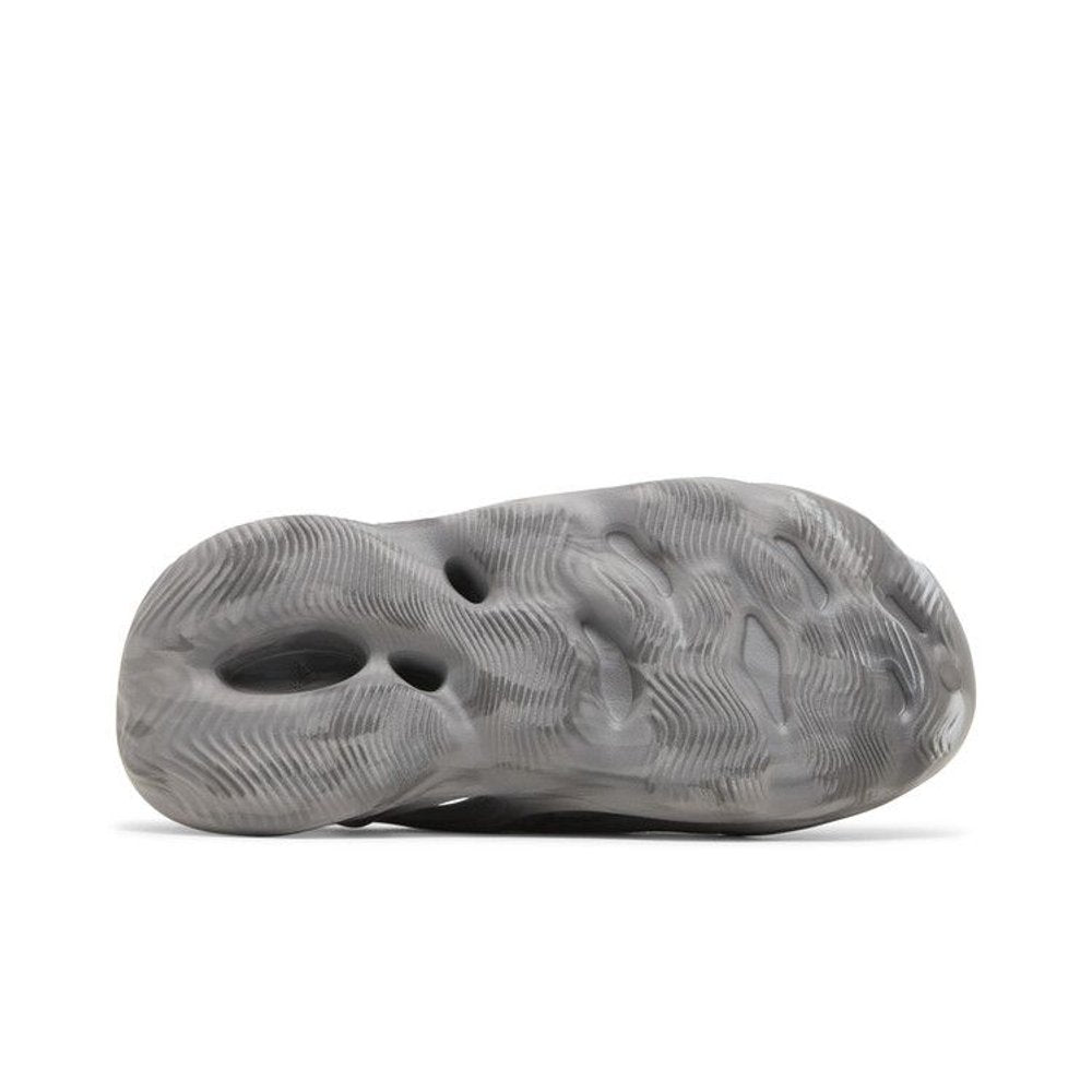 adidas Yeezy Foam RNR MX Granite – zadní pohled | Purekickz