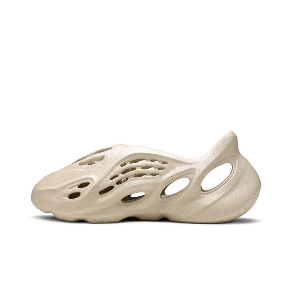 Adidas Yeezy Foam Runner 'Sand' – hlavní pohled | Purekickz
