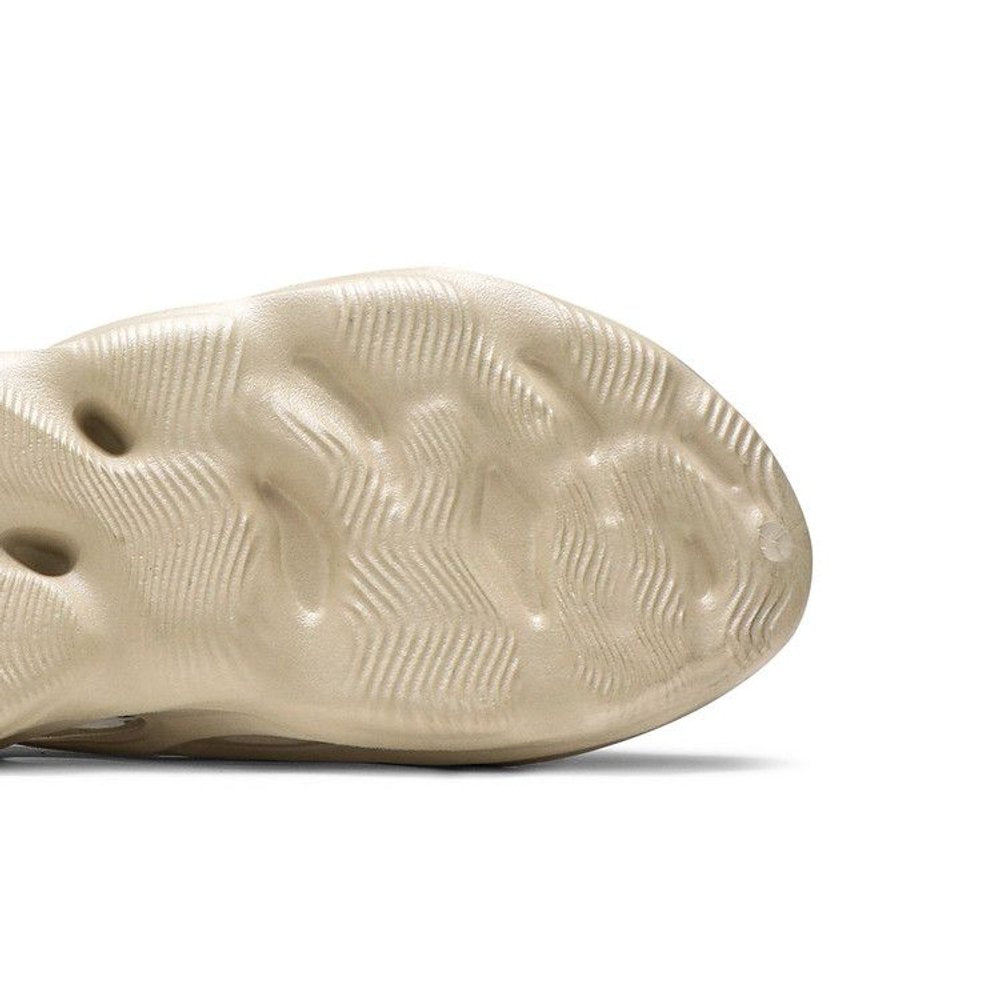 Adidas Yeezy Foam Runner 'Sand' – pohled shora | Purekickz