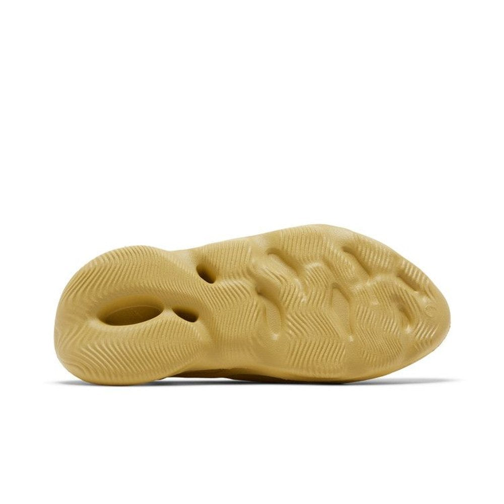 Adidas Yeezy Foam Runner Sulfur – zadní pohled | Purekickz