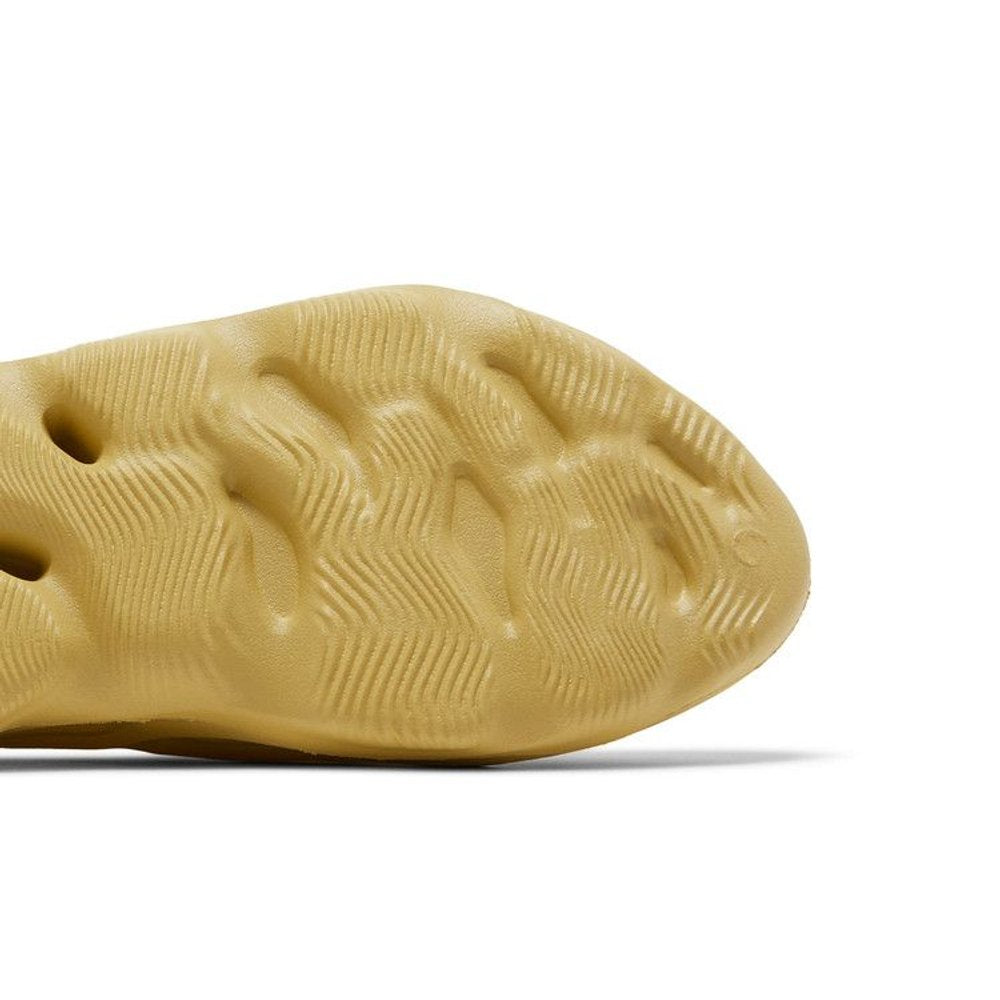 Adidas Yeezy Foam Runner Sulfur – pohled shora | Purekickz