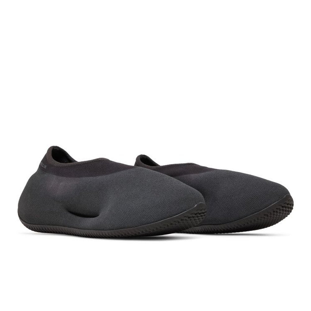 adidas Yeezy Knit RNR Fade Onyx – lifestyle foto | Purekickz