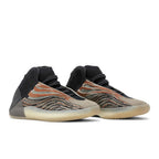 adidas Yeezy QNTM Flash Orange – lifestyle foto | Purekickz