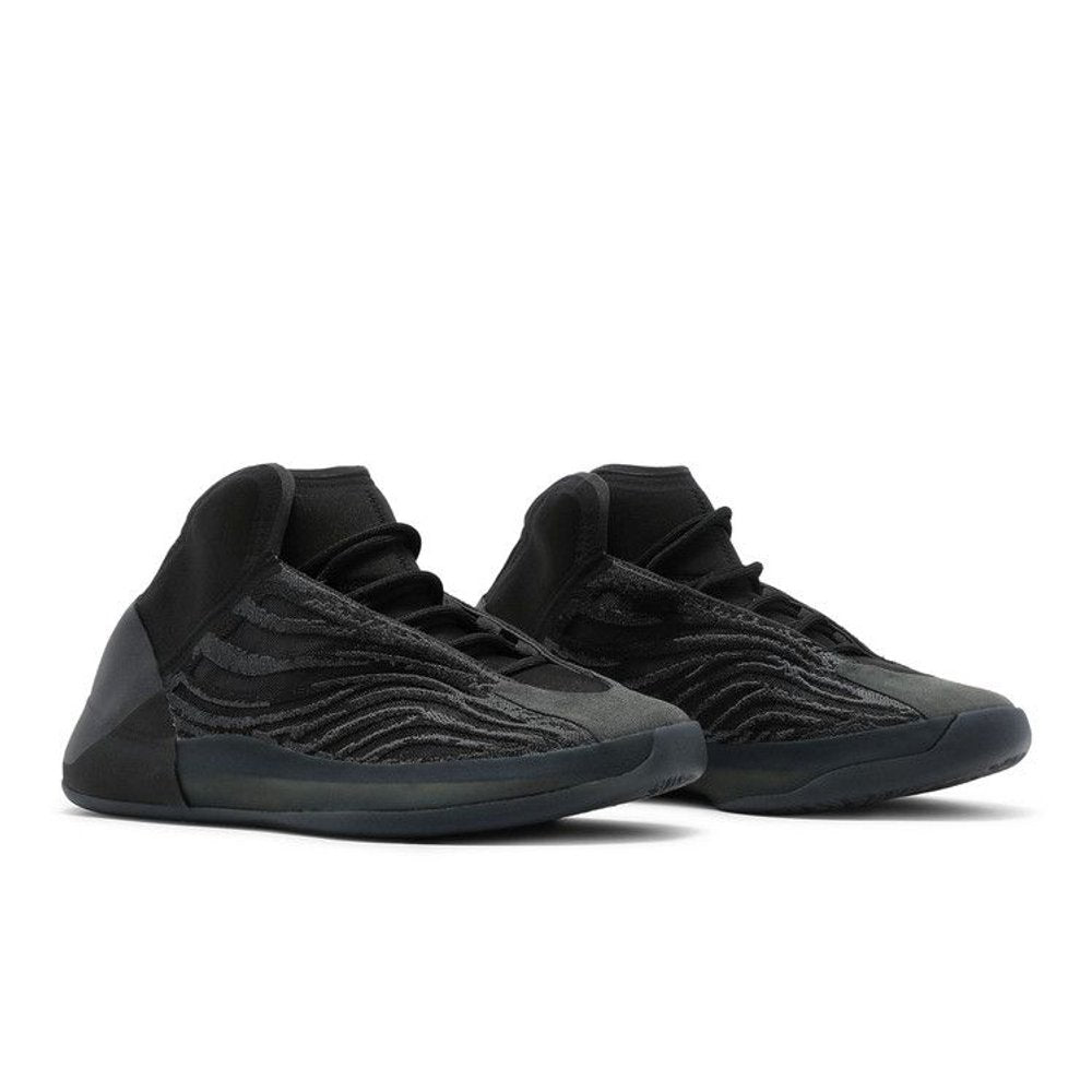 adidas Yeezy QNTM Onyx – lifestyle foto | Purekickz