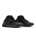 adidas Yeezy QNTM Onyx – lifestyle foto | Purekickz
