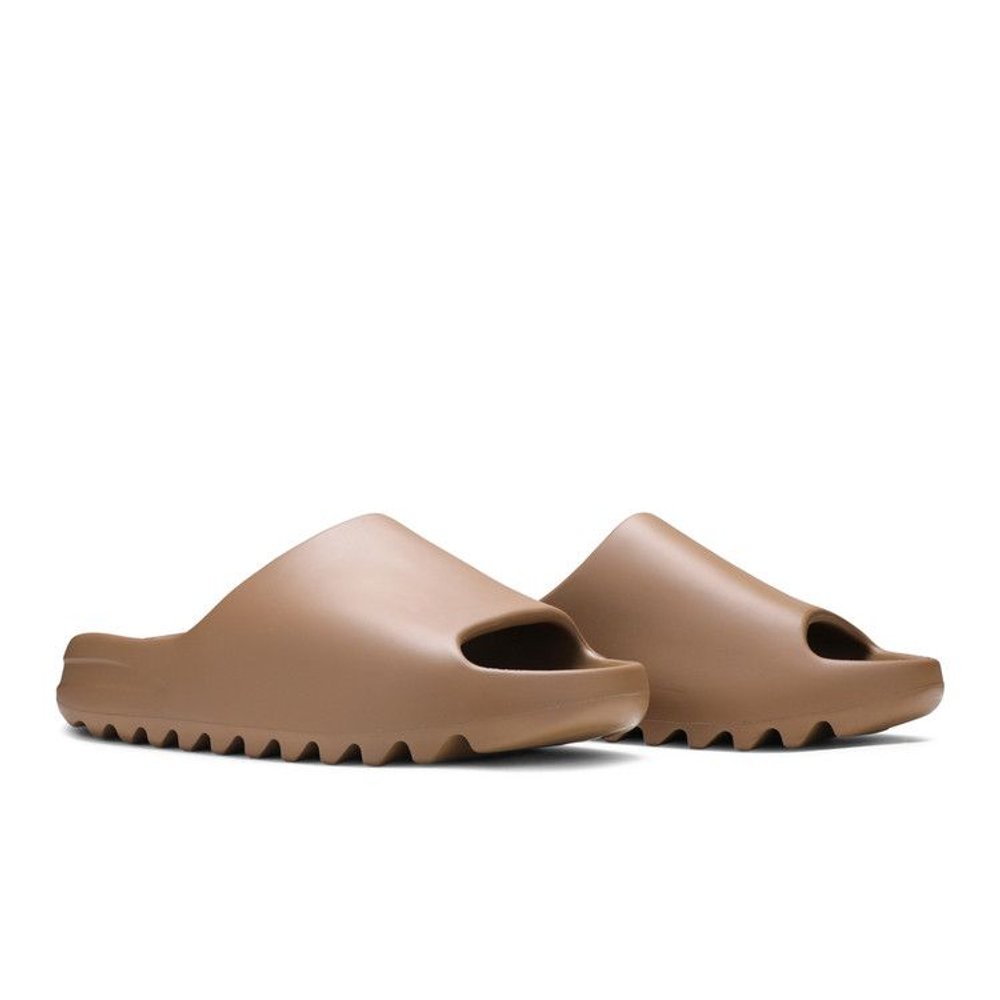 adidas Yeezy Slide Core – lifestyle foto | Purekickz