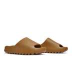 adidas Yeezy Slide Ochre – lifestyle foto | Purekickz