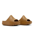 adidas Yeezy Slide Ochre (Kids) – lifestyle foto | Purekickz