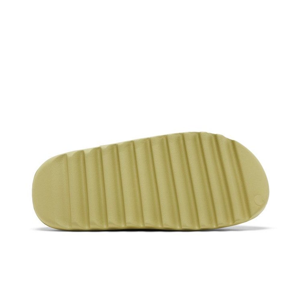 Adidas Yeezy Slides 'Resin' 2022 – zadní pohled | Purekickz