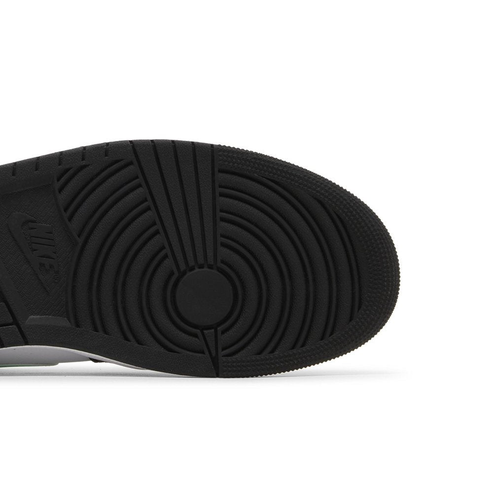 Air Jordan 1 Low Green Glow – pohled shora | Purekickz