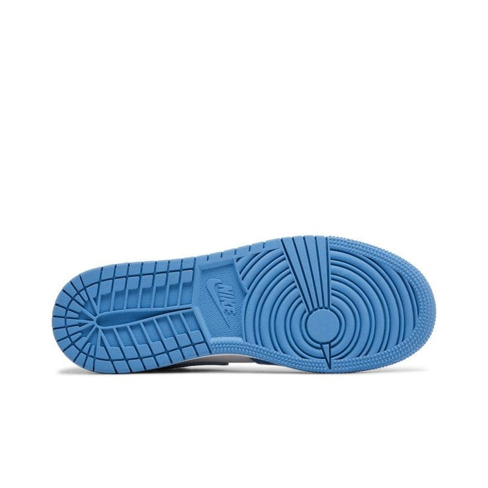 Air Jordan 1 Low GS 'UNC Patent' – zadní pohled | Purekickz