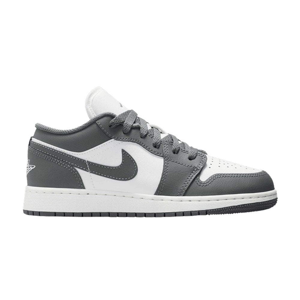 Air Jordan 1 Low Iron Grey (GS) – boční pohled | Purekickz