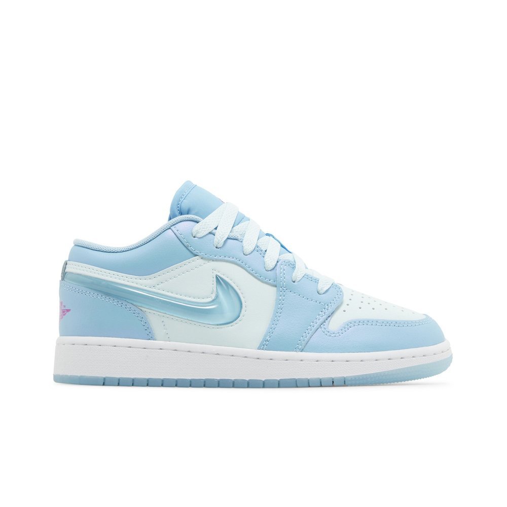 Air Jordan 1 Low SE Aquarius Blue (GS) – boční pohled | Purekickz