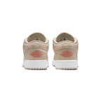Air Jordan 1 Low SE Light Orewood Brown (GS) – zadní pohled | Purekickz