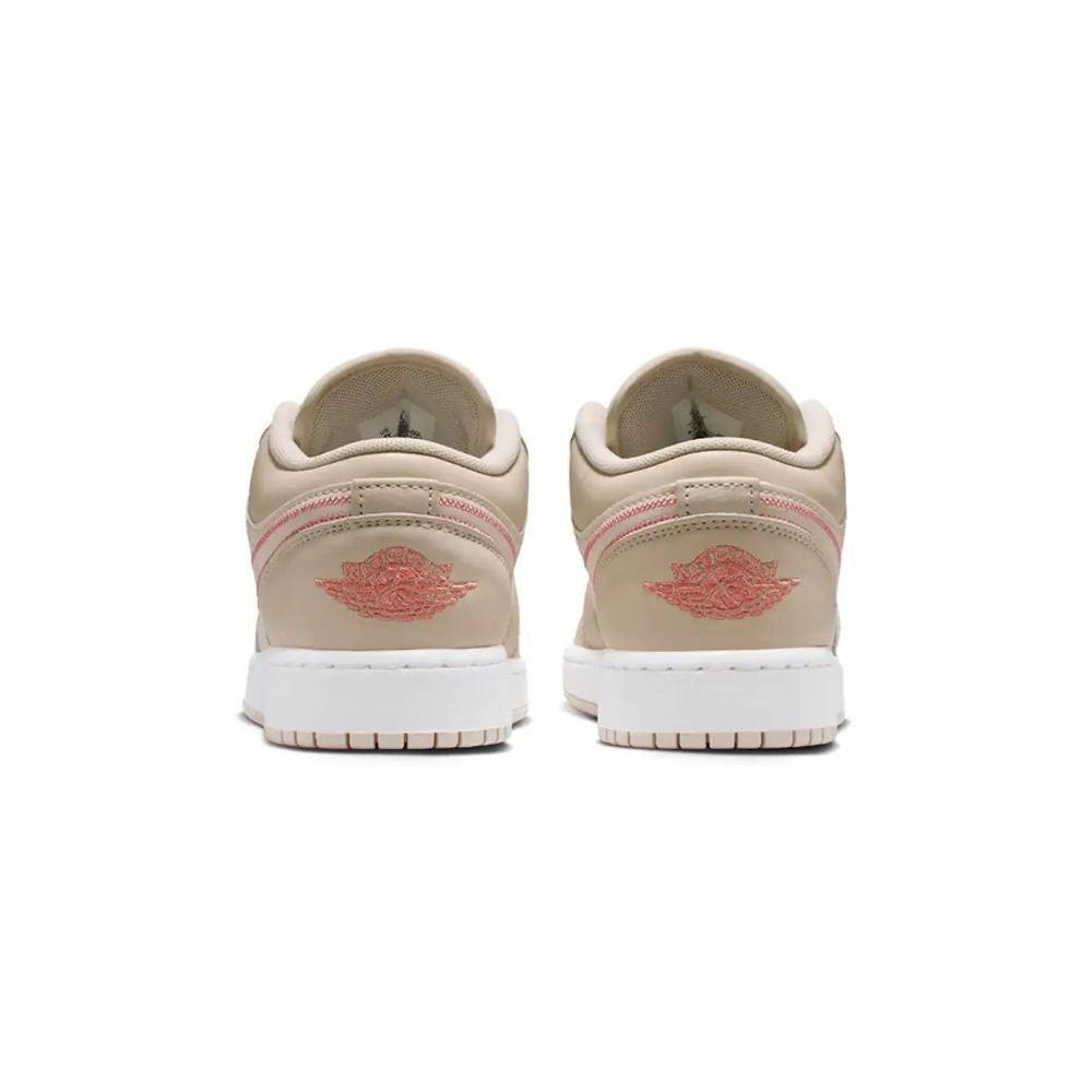 Air Jordan 1 Low SE Light Orewood Brown (GS) – zadní pohled | Purekickz