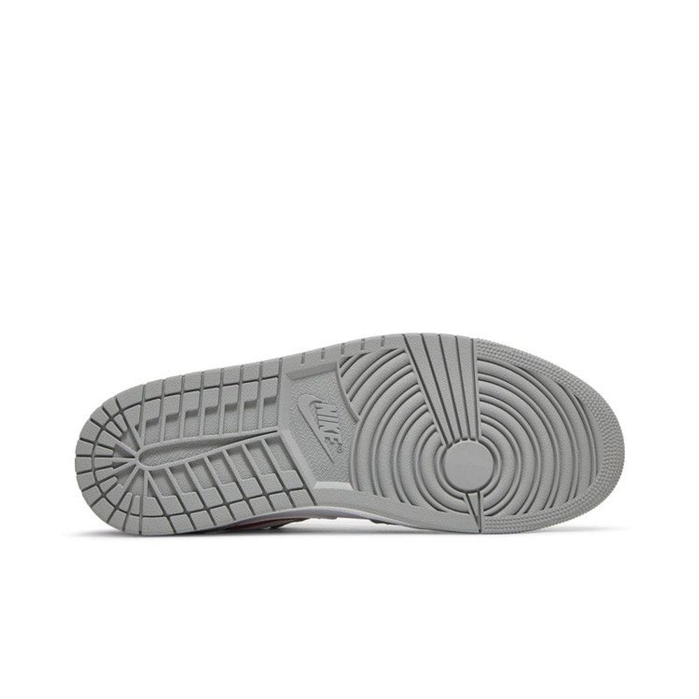 Air Jordan 1 Low SE Light Smoke Grey Gym Red – zadní pohled | Purekickz