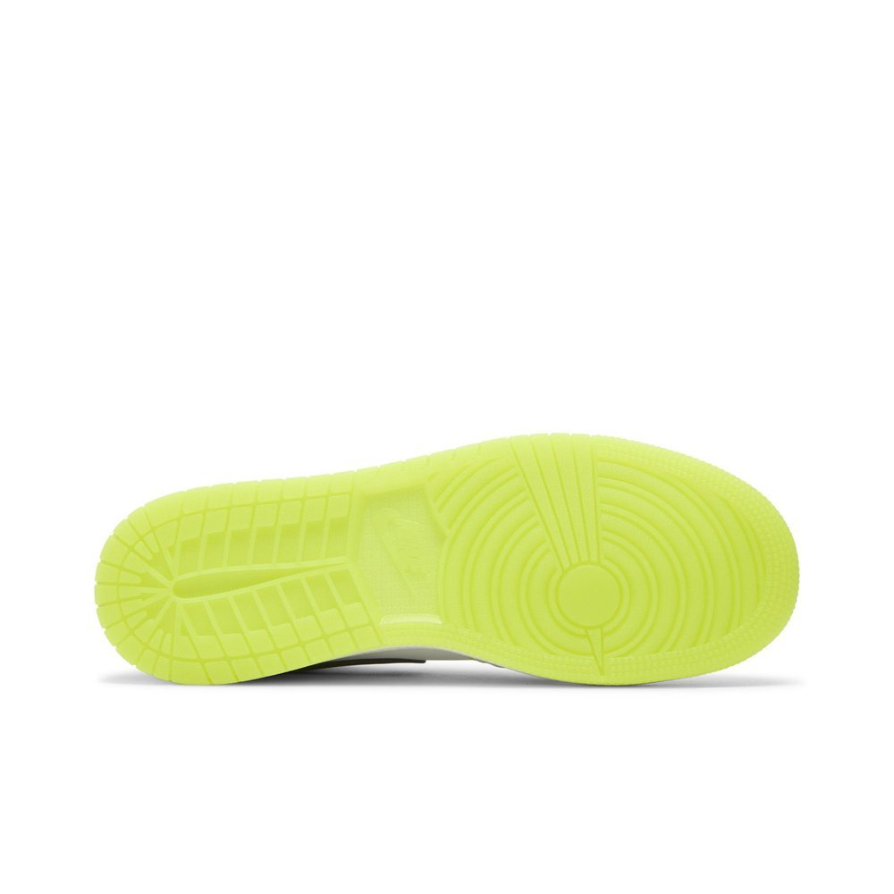 Air Jordan 1 Low SE Warped Swoosh (GS) – zadní pohled | Purekickz
