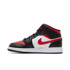 Air Jordan 1 Mid Black Fire Red (GS) – hlavní pohled | Purekickz