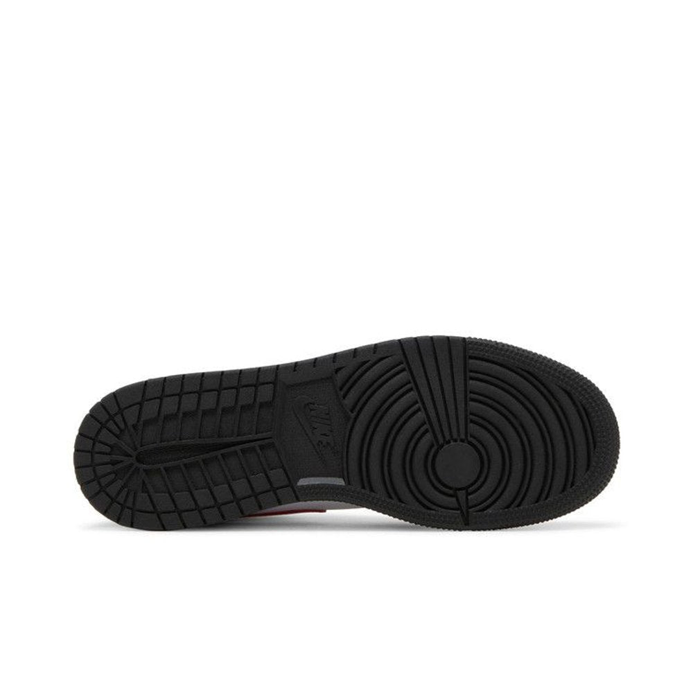 Air Jordan 1 Mid Black Fire Red (GS) – zadní pohled | Purekickz