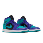 Air Jordan 1 Mid Black Grape – lifestyle foto | Purekickz
