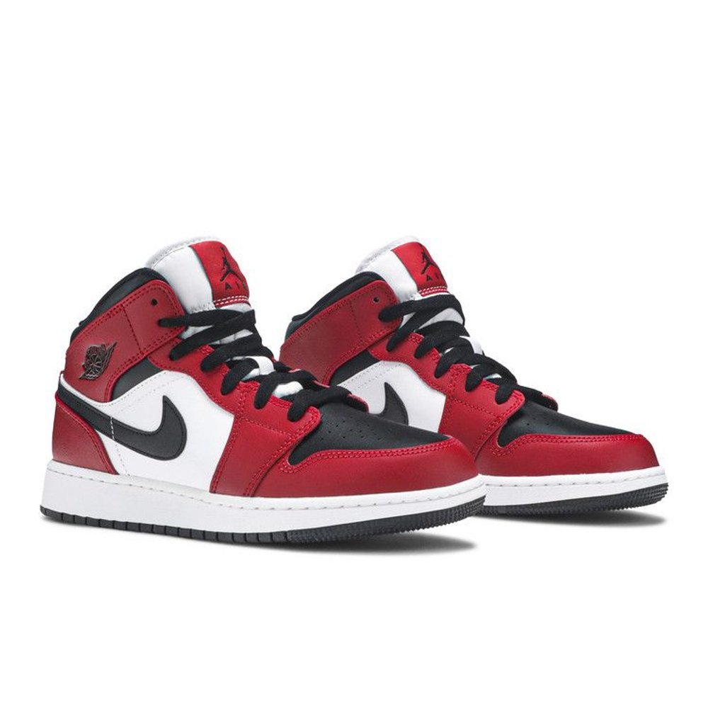 Air Jordan 1 Mid Chicago Black Toe (GS) – lifestyle foto | Purekickz
