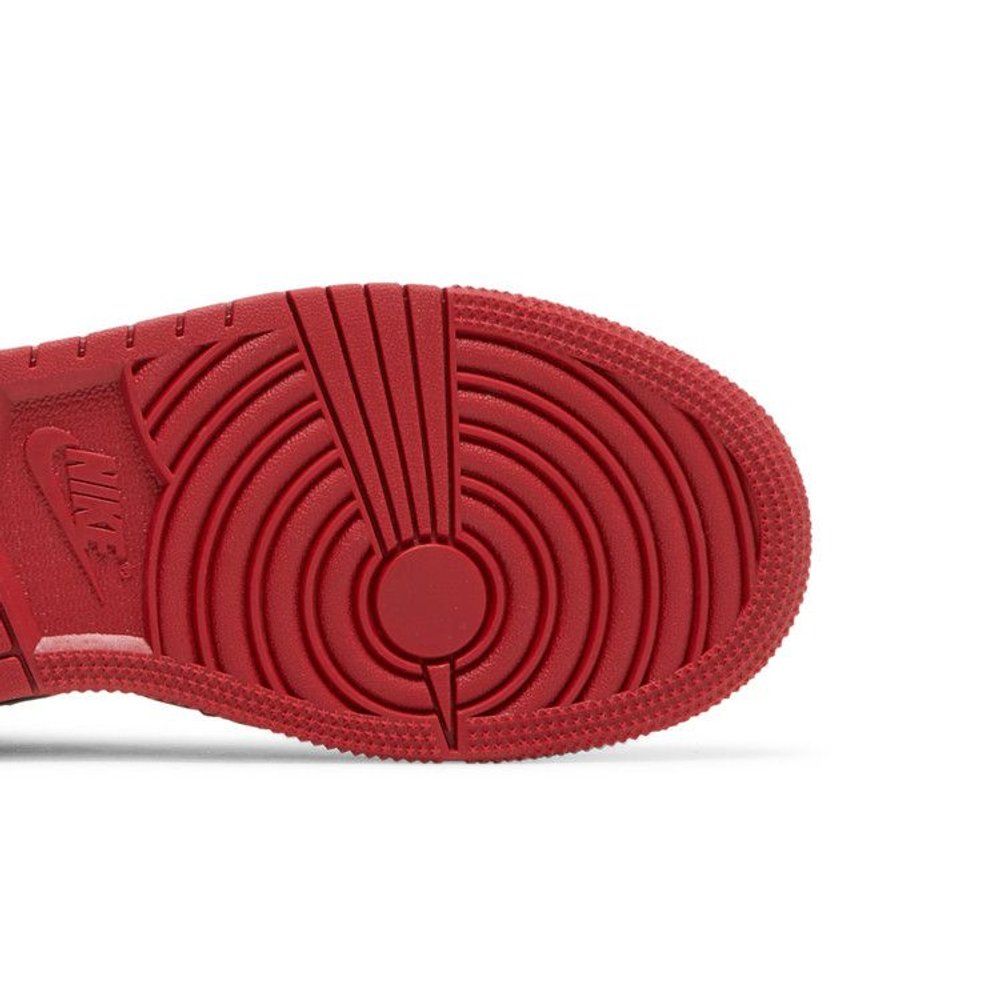 Air Jordan 1 Mid GS 'Reverse Bred' – pohled shora | Purekickz