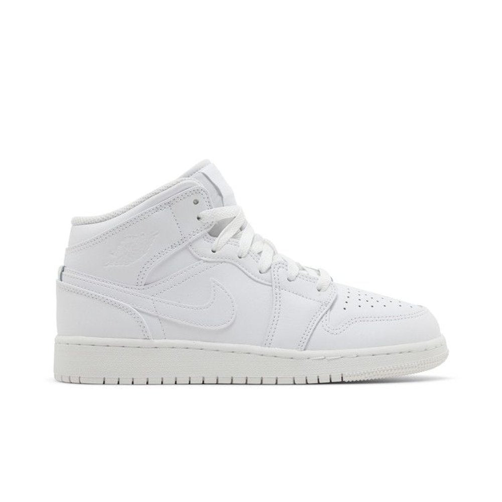 Air Jordan 1 Mid GS 'Triple White' 2023 – boční pohled | Purekickz