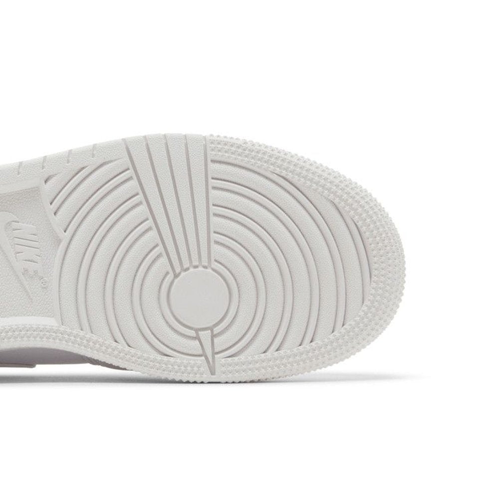 Air Jordan 1 Mid GS 'Triple White' 2023 – pohled shora | Purekickz
