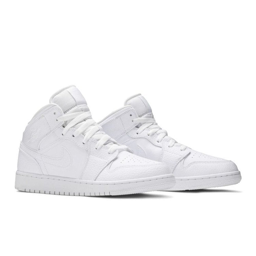 Air Jordan 1 Mid GS 'Triple White Tumbled Leather' 2020 – lifestyle foto | Purekickz