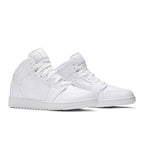 Air Jordan 1 Mid GS 'Triple White Tumbled Leather' 2020 – lifestyle foto | Purekickz