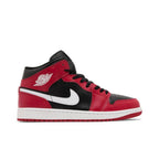 Air Jordan 1 Mid 'Gym Red Black White' – boční pohled | Purekickz
