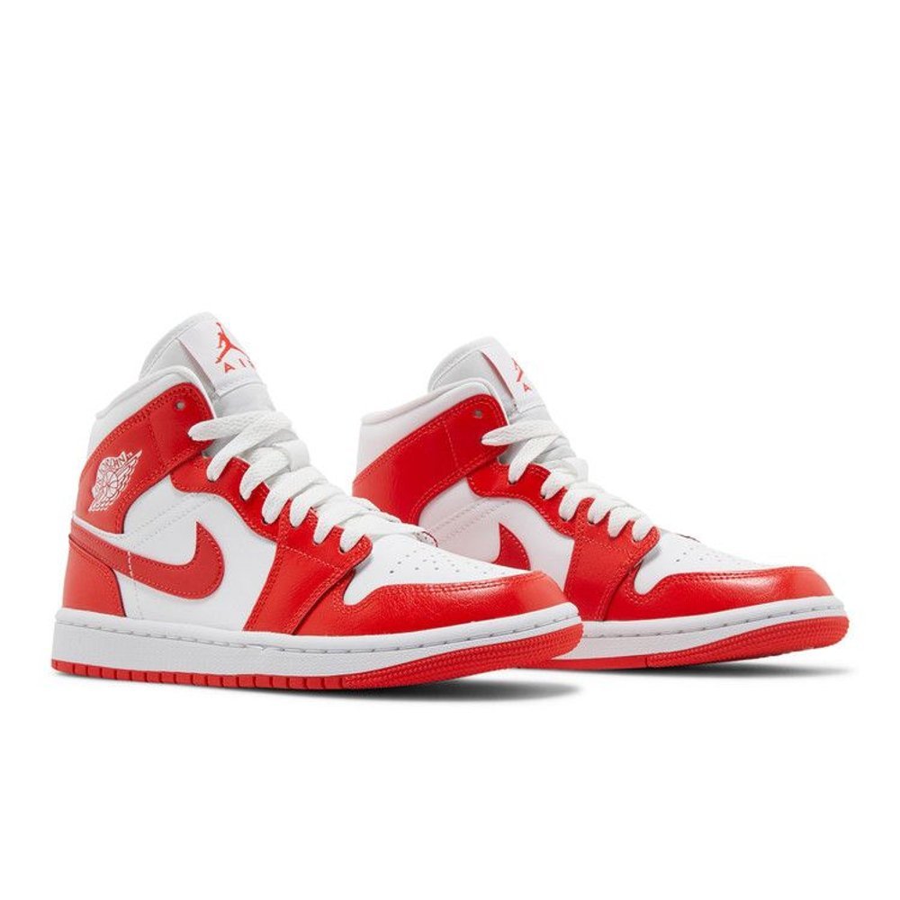 Air Jordan 1 Mid Habanero Red – lifestyle foto | Purekickz