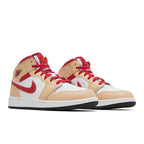 Air Jordan 1 Mid Light Cardinal Curry (GS) – lifestyle foto | Purekickz