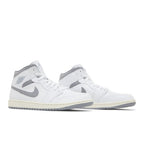 Air Jordan 1 Mid Neutral Grey – lifestyle foto | Purekickz