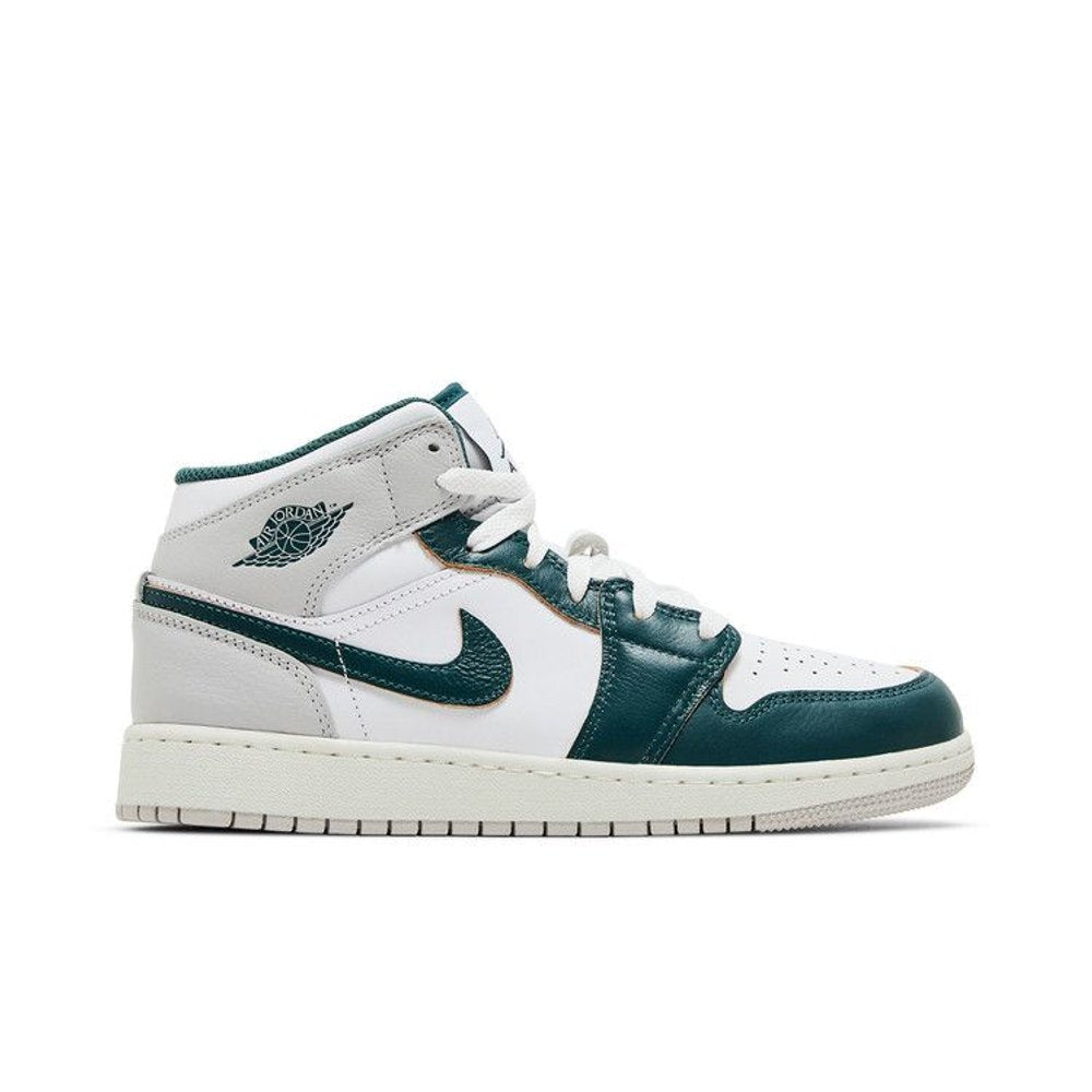 Air Jordan 1 Mid Oxidized Green (GS) – boční pohled | Purekickz