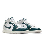 Air Jordan 1 Mid Oxidized Green (GS) – lifestyle foto | Purekickz