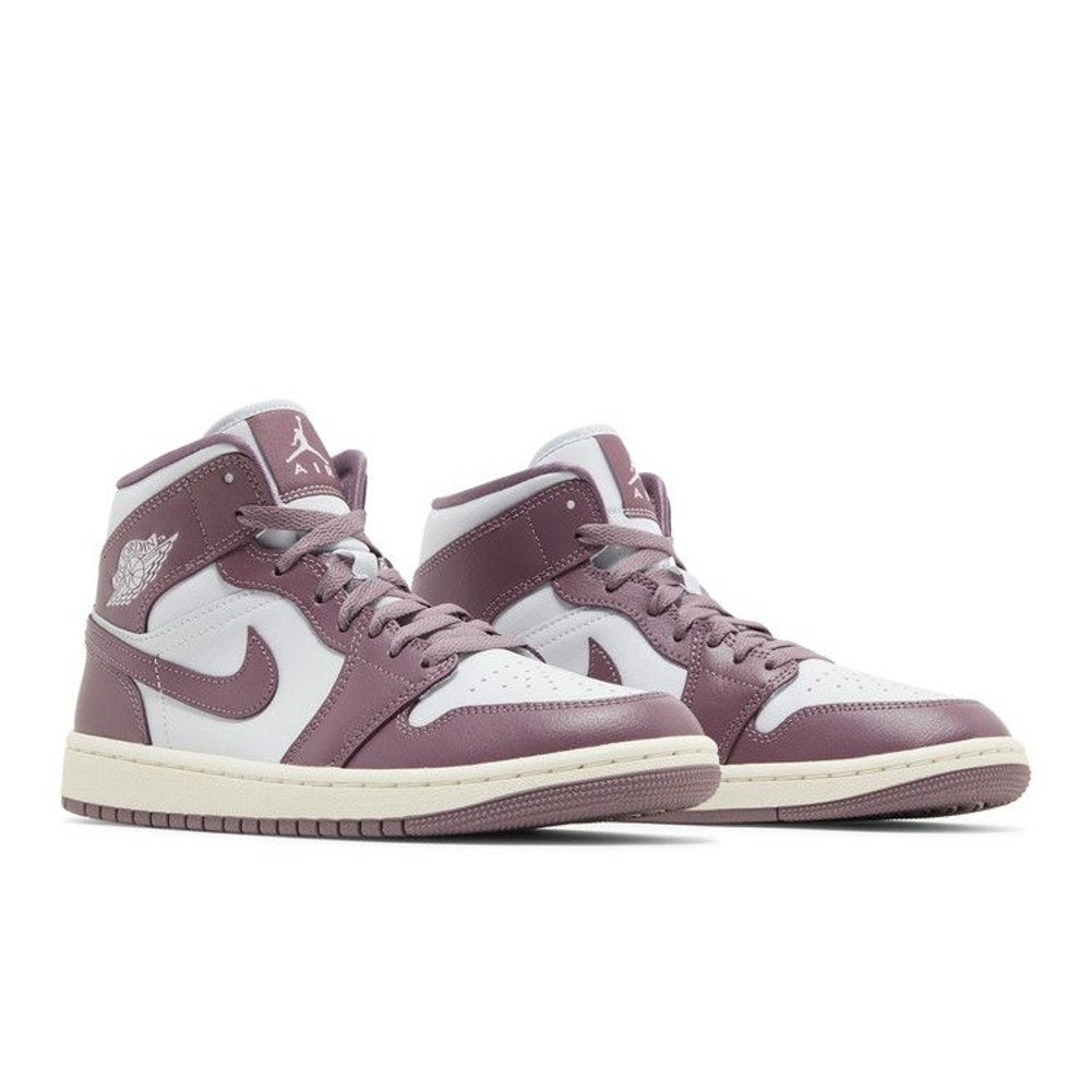 Air Jordan 1 Mid 'Sky J Mauve' (W) – lifestyle foto | Purekickz