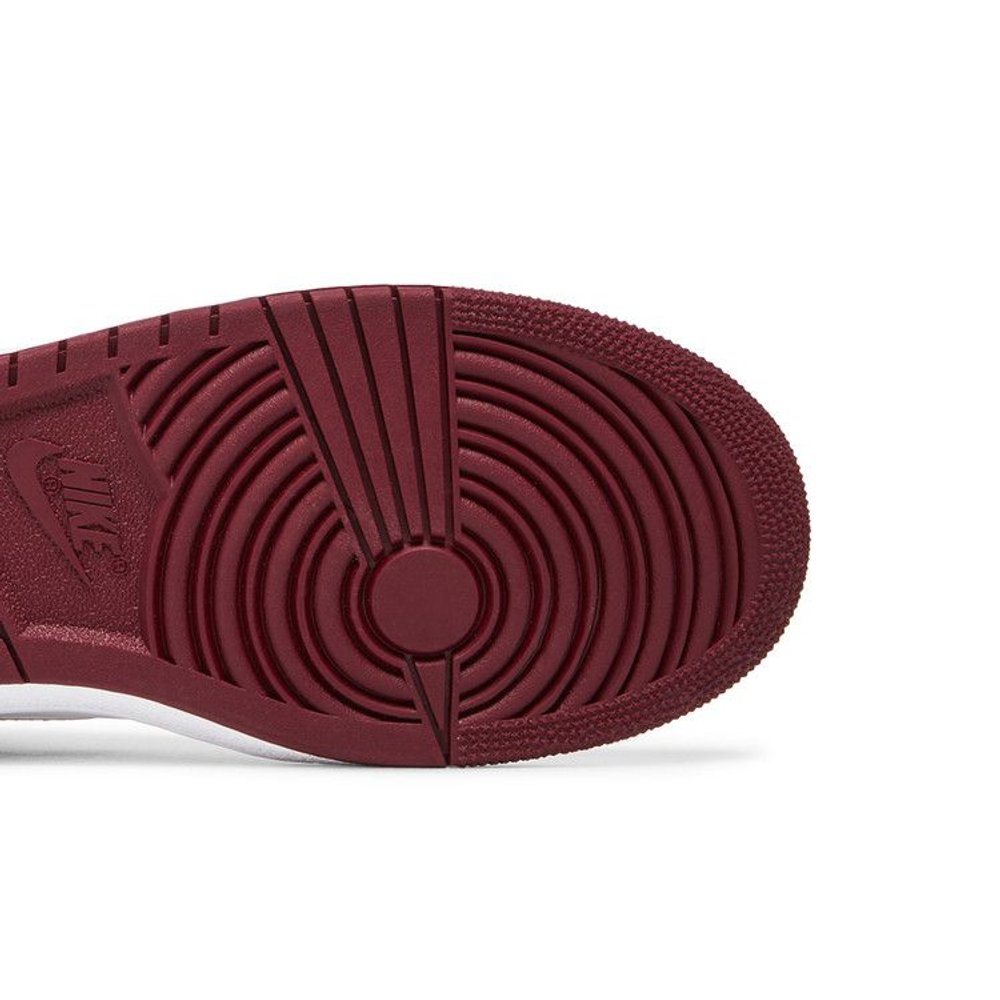 Air Jordan 1 Retro High '85 OG Metallic Burgundy – pohled shora | Purekickz