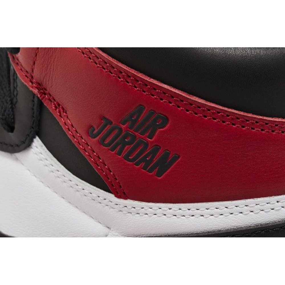 Air Jordan 1 Retro High OG 'Black Toe Reimagined' – pohled 9 | Purekickz