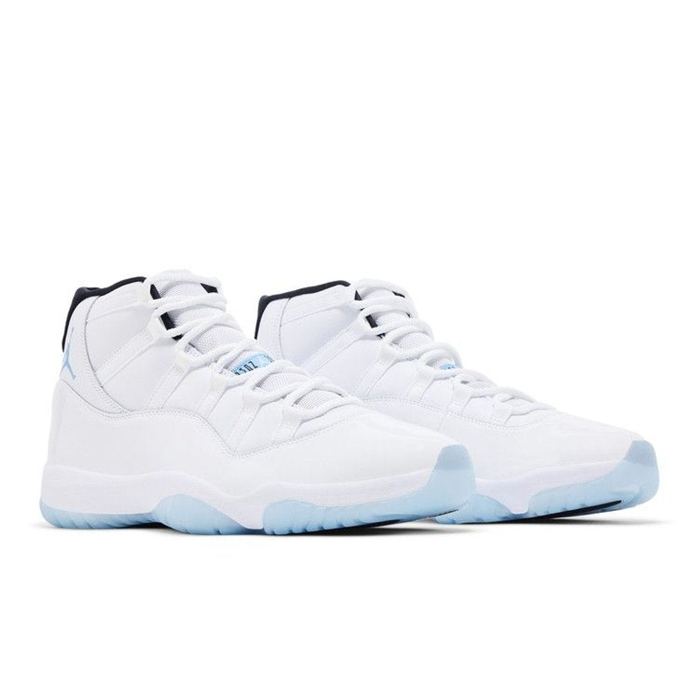 Air Jordan 11 Retro 'Legend Blue / Columbia' 2024 – lifestyle foto | Purekickz