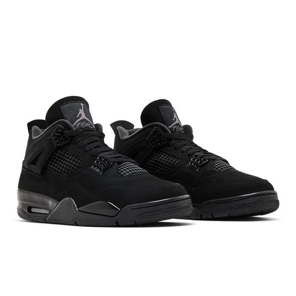 Air Jordan 4 Retro Black Cat 2025 – lifestyle foto | Purekickz