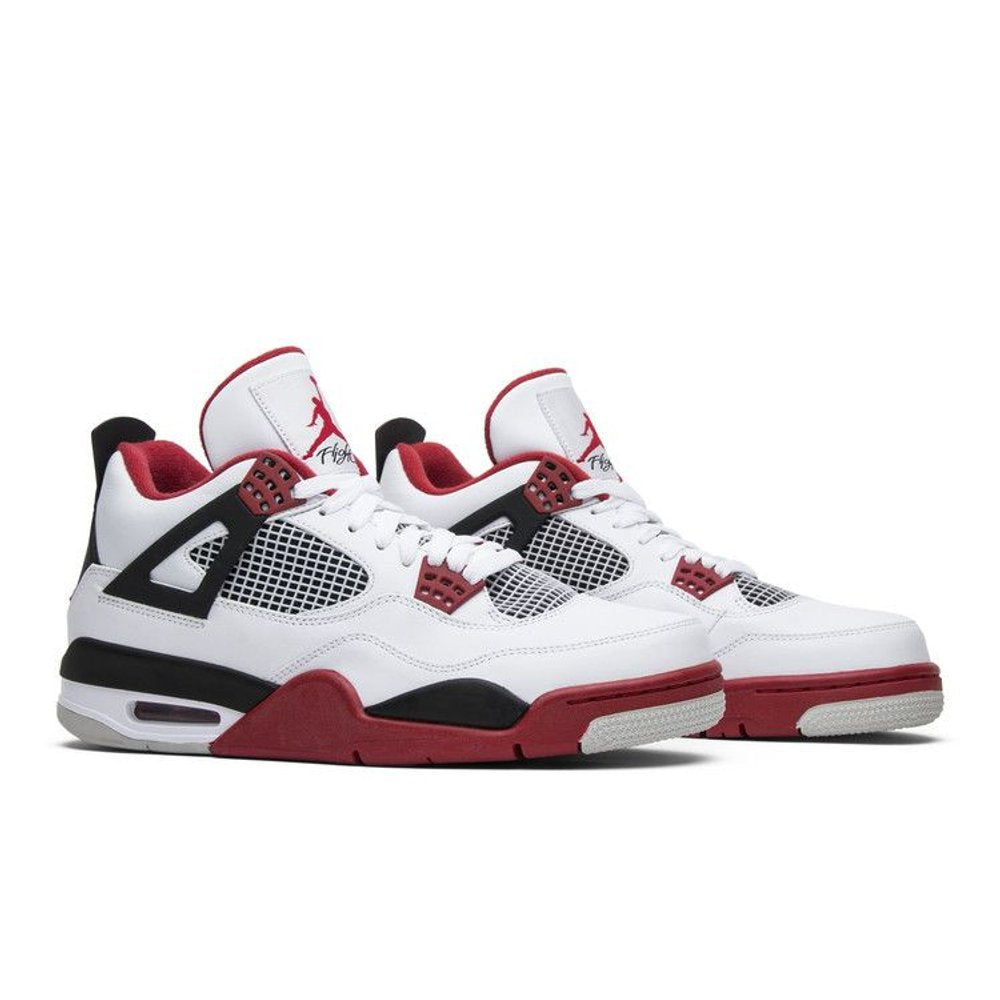 Air Jordan 4 Retro 'Fire Red' 2012 – lifestyle foto | Purekickz